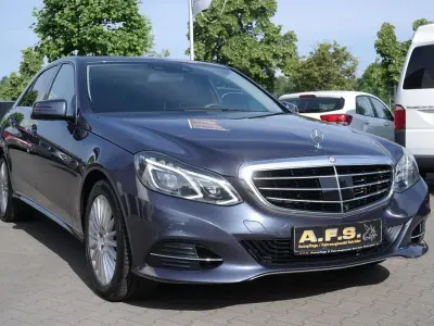 Gebraucht Mercedes E400 Elegance 333 PS (244 kW) 2013 Blau Limousine