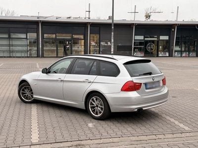 Usata BMW 318 116 CV (85 kW) 2011 Grigio Station wagon