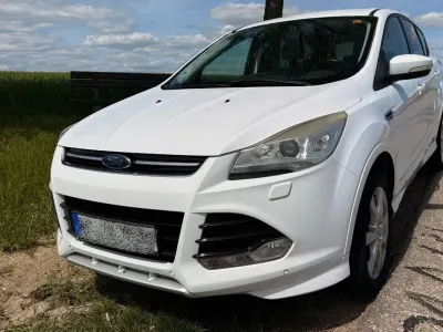 Gebraucht Ford Kuga Individual 179 PS (131 kW) 2015 Weiß SUV