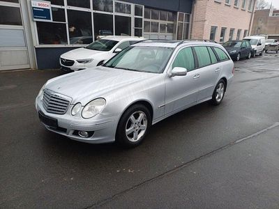 Silber Gebraucht 2009 Mercedes E220 Elegance Kombi | 3.790 €