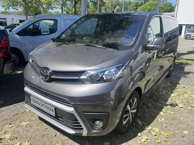 Gebraucht Toyota Proace Verso Team 144 PS (105 kW) 2023 Grau Kombi