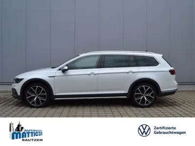 Gebraucht VW Passat Alltrack 200 PS (147 kW) 2021 Oryxwhite perlmutteffekt Kombi