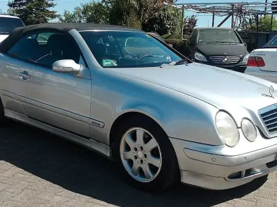Usata Mercedes CLK320 218 CV (160 kW) 2002 Argento Cabrio