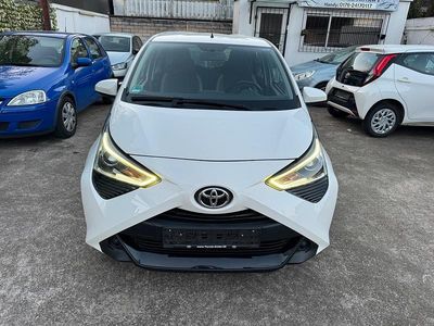 Second-hand Toyota Aygo 70 CP (51 kW) 2019 Alb Hatchback