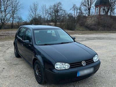 Schwarz Gebraucht 2002 VW Golf IV Kleinwagen | 1.250 € (Fairer Preis)