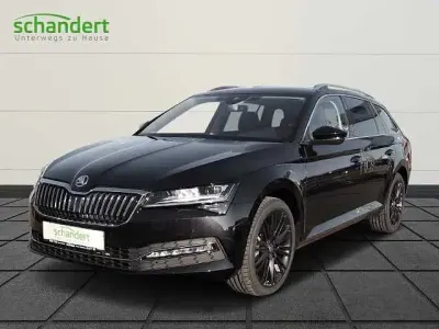 Gebraucht Skoda Superb Style 150 PS (110 kW) 2024 Schwarzmagic perleffekt (schw Kombi