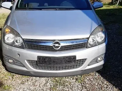 Gebraucht Opel Astra GTC Edition 140 PS (102 kW) 2009 Silber Limousine