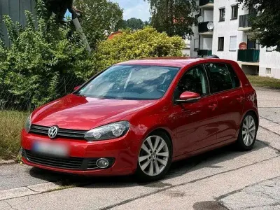 Gebraucht VW Golf VI 140 PS (102 kW) 2010 Rot Kleinwagen