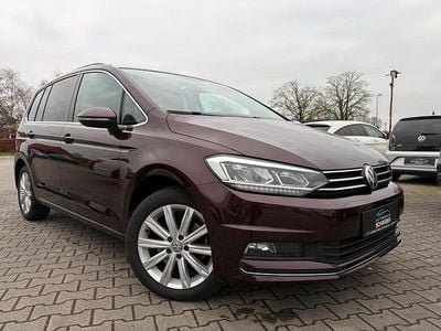 Rot Gebraucht 2019 VW Touran Highline Van / Kleinbus | 22.490 € (Fairer Preis)