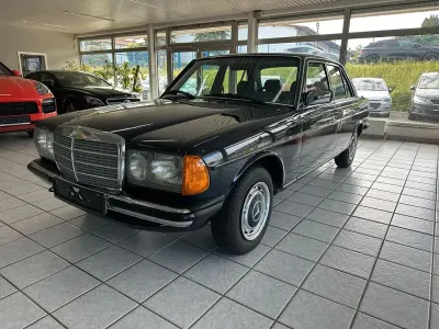 Gebraucht Mercedes 200 109 PS (80 kW) 1982 Blau Limousine