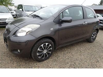 Second-hand Toyota Yaris Life 69 CP (50 kW) 2010 Gri Hatchback