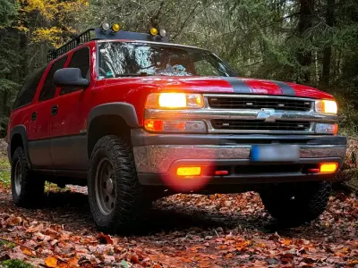 Begagnad Chevrolet Suburban 350 HK (257 kW) 2001 Röd SUV
