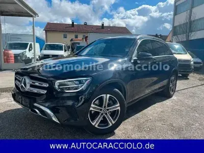 Używany Mercedes GLC220 AMG 194 KM (142 kW) 2021 Czarny Sedan/Limuzyna