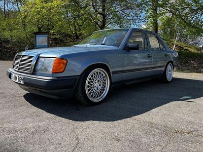 Second-hand Mercedes E260 160 CP (117 kW) 1989 Albastru Berlinǎ