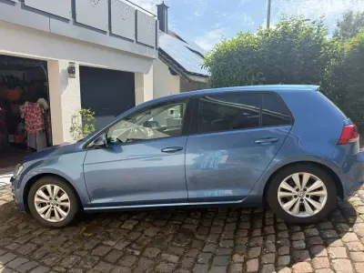 Gebraucht VW Golf VII Comfortline 110 PS (80 kW) 2014 Blau Limousine