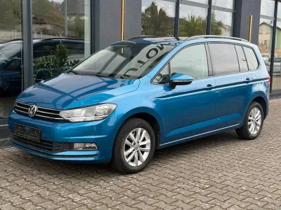 Gebraucht VW Touran Comfortline 150 PS (110 kW) 2017 Blau Van / Kleinbus