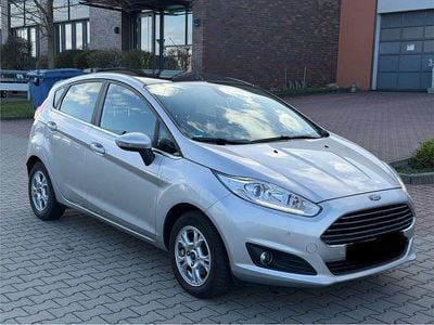 Gebraucht Ford Fiesta Titanium 125 PS (91 kW) 2016 Silber Kleinwagen