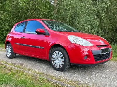 Gebraucht Renault Clio III Expression 75 PS (55 kW) 2011 Rot Kleinwagen
