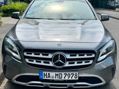 Gebraucht Mercedes GLA180 Urban 122 PS (89 kW) 2018 Grau SUV