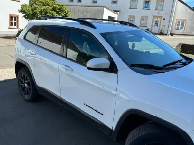 Käytetty Jeep Cherokee