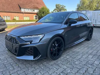 Neu Audi RS3 Sport 400 PS (294 kW) 2026 Grau Limousine