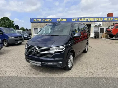 Gebraucht VW Multivan Generation Six 150 PS (110 kW) 2021 Starlight blue metallic Van / Kleinbus