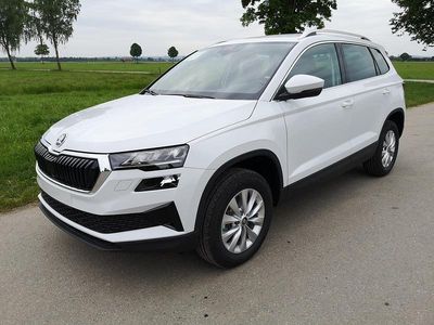 Nevadaweiß metallic Neu 2025 Skoda Karoq Selection SUV | 35.520 € (Fairer Preis)