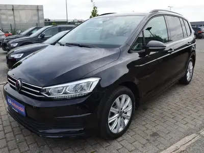 Gebraucht VW Touran Comfortline 150 PS (110 kW) 2023 Schwarz Van / Kleinbus