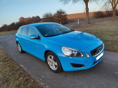 Blau Gebraucht 2013 Volvo V60 Summum Kombi | 9.999 € (Fairer Preis)