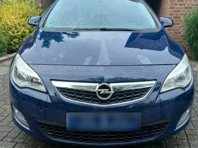 Gebraucht Opel Astra 115 PS (84 kW) 2010 Blau Limousine