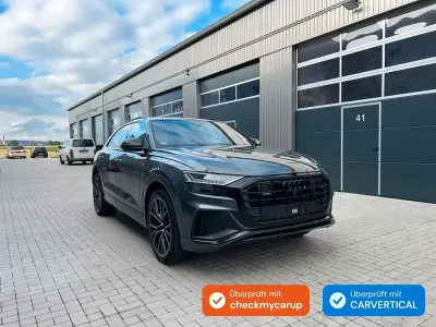 Gebraucht Audi Q8 S-Line 286 PS (210 kW) 2023 Grau SUV