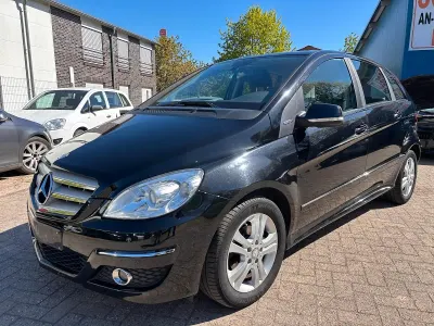 Gebraucht Mercedes B180 Elegance 116 PS (85 kW) 2011 Schwarz Van / Kleinbus