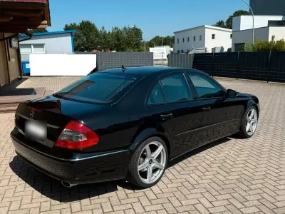 Gebraucht Mercedes E320 Avantgarde 224 PS (164 kW) 2006 Schwarz Limousine
