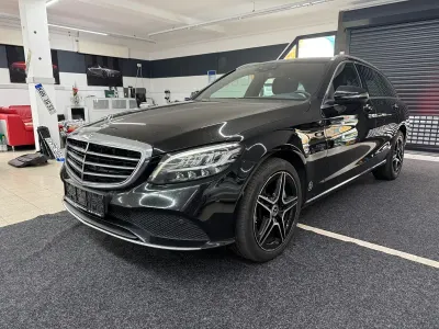 Używany Mercedes C300e Avantgarde 306 KM (225 kW) 2020 Czarny Kombi