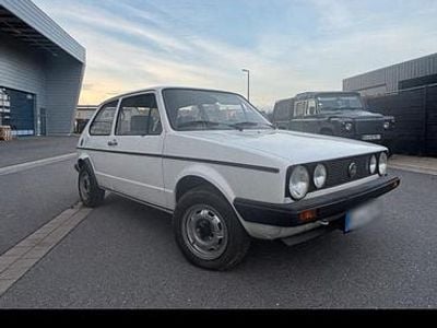 Begagnad VW Golf I S 50 HK (36 kW) 1983 Vit Halvkombi