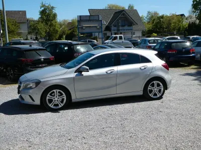 Usata Mercedes A180 122 CV (89 kW) 2015 Argento Berlina