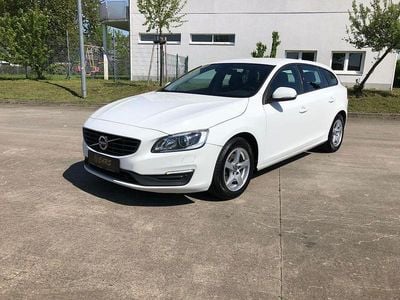 Gebraucht Volvo V60 Business Edition 150 PS (110 kW) 2016 Weiß Kombi