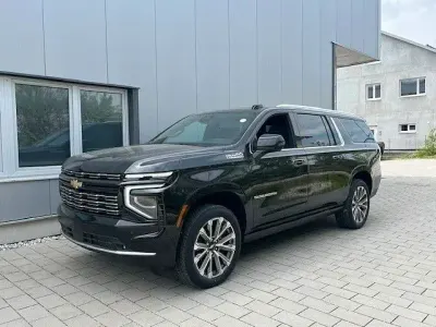 Neu Chevrolet Suburban 426 PS (313 kW) 2025 Schwarz SUV