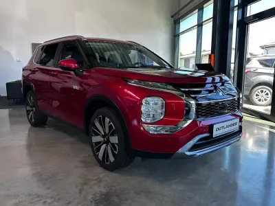 Neu Mitsubishi Outlander P-HEV Edition 306 PS (225 kW) 2025 Rot SUV