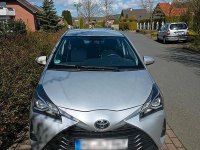 Gebraucht Toyota Yaris 72 PS (52 kW) 2019 Grau Kleinwagen