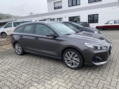 gebraucht Hyundai i30 Kombi1.4 TGDI Style NAVI AHK 17 Zoll LM Felgen