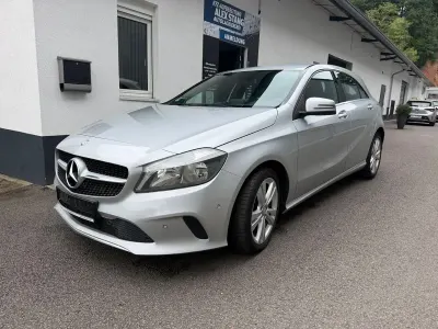 Gebraucht Mercedes A200 Urban 136 PS (100 kW) 2015 Polarsilber  metalliclack Limousine