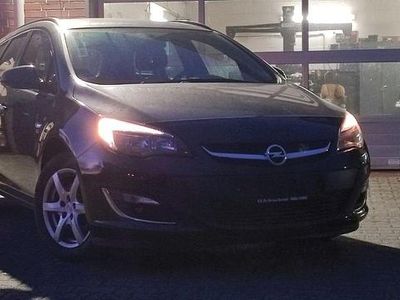 Schwarz Gebraucht 2013 Opel Astra Kombi | 5.490 € (Etwas zu teuer)