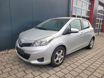 Begagnad Toyota Yaris Life 99 HK (72 kW) 2012 Silver Halvkombi