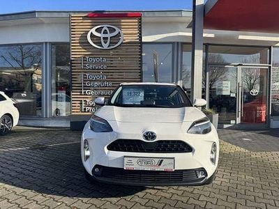 Schneeweiß Gebraucht 2022 Toyota Yaris Hybrid Comfort | 19.322 € (Guter Preis)