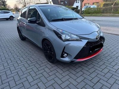 Gebraucht Toyota Yaris Sport 101 PS (74 kW) 2019 Grau Limousine