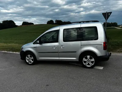 Gebraucht VW Caddy 102 PS (75 kW) 2017 Silber Van / Kleinbus