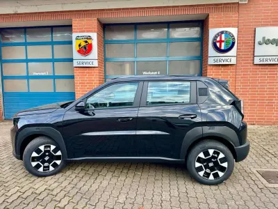 Neu Fiat Grande Panda Icon 101 PS (74 kW) 2025 Schwarz Kleinwagen