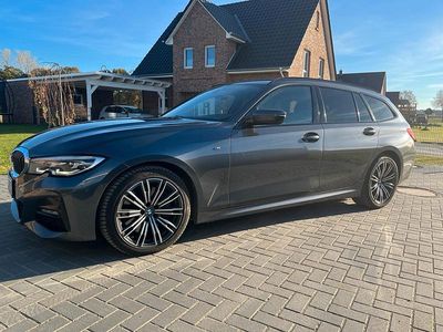 Grau Gebraucht 2020 BMW 320 M Sport Kombi | 21.890 € (Fairer Preis)