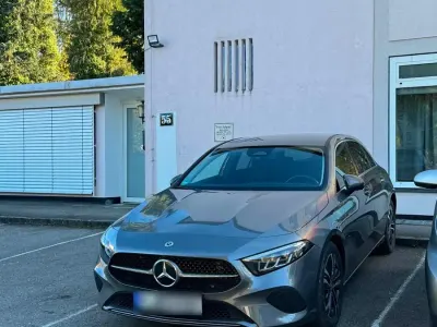 Gebraucht Mercedes A180 136 PS (100 kW) 2023 Grau Limousine